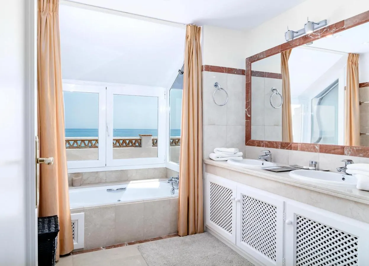 Lap- 3 Bed Apartment On The Beach. Families Only Casares