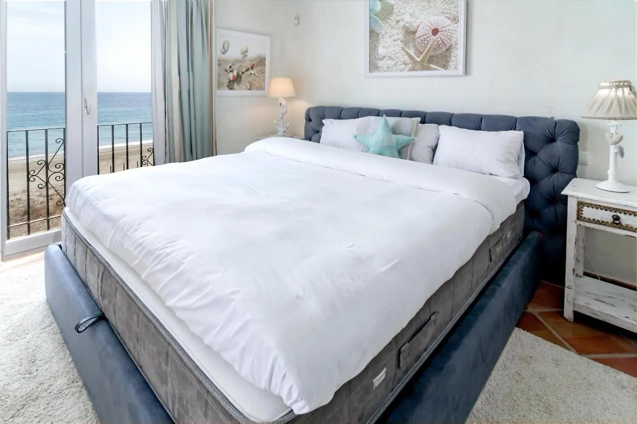 Lap- 3 Bed Apartment On The Beach. Families Only Casares 0*,  Ισπανία