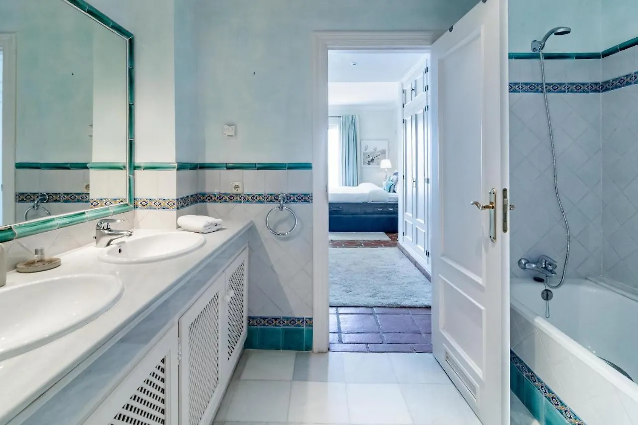 Lap- 3 Bed Apartment On The Beach. Families Only Casares 0*,